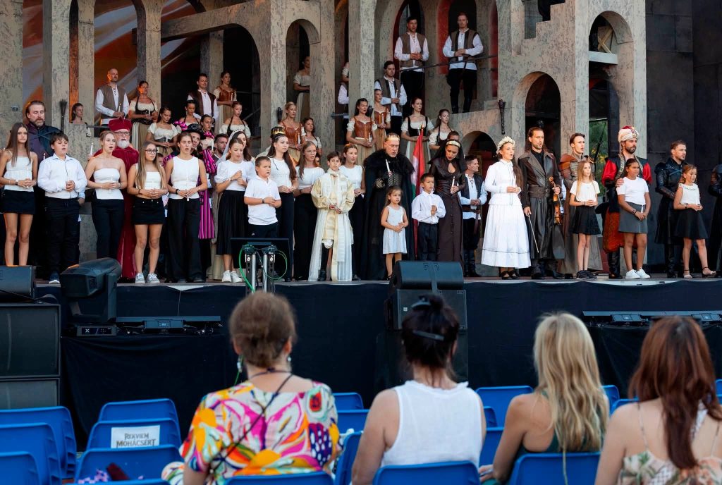 Mindig itt leszünk… Mohács 500 című rockmusical próbája (Fotó: Janus Erika)