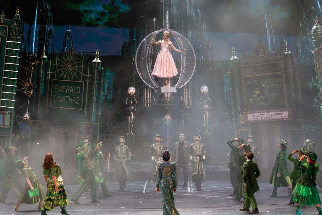 Wicked (Fotó: Szegedi Szabadtéri Játékok / Tari Róbert)